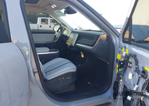 2022 Rivian R1T Adventure z USA, uszkodzony, nr VIN 7FCTGAAA2NN016517